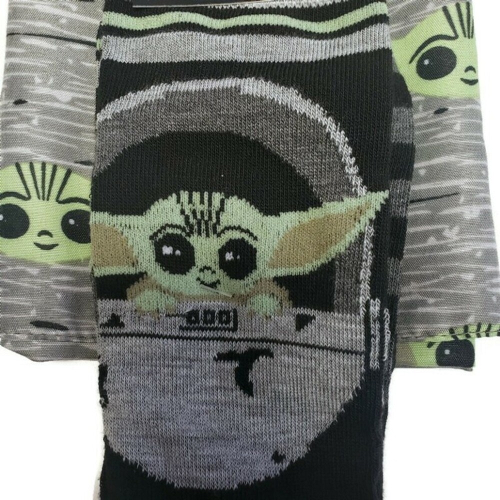 Star Wars Mens Shoe Size 6-12 THE MANDALORIAN THE CHILD Crew Socks Bonus Bandana - Picture 2 of 5